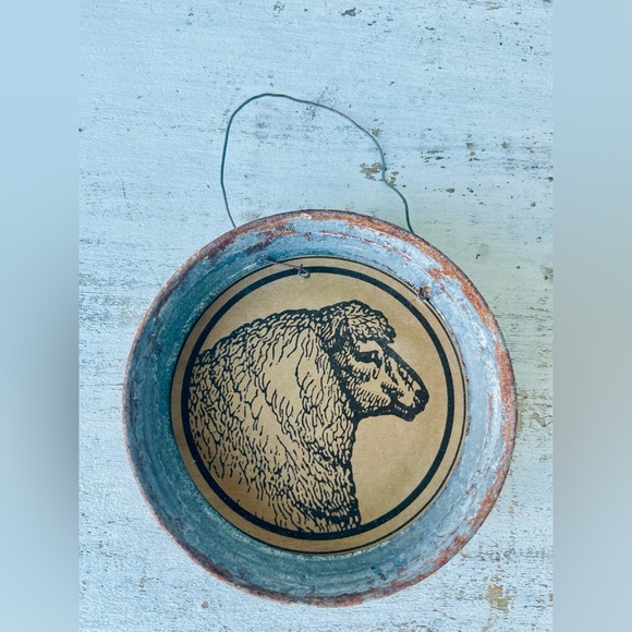 *Farm Faces Metal Sheep Ornament - Picture 6 of 10